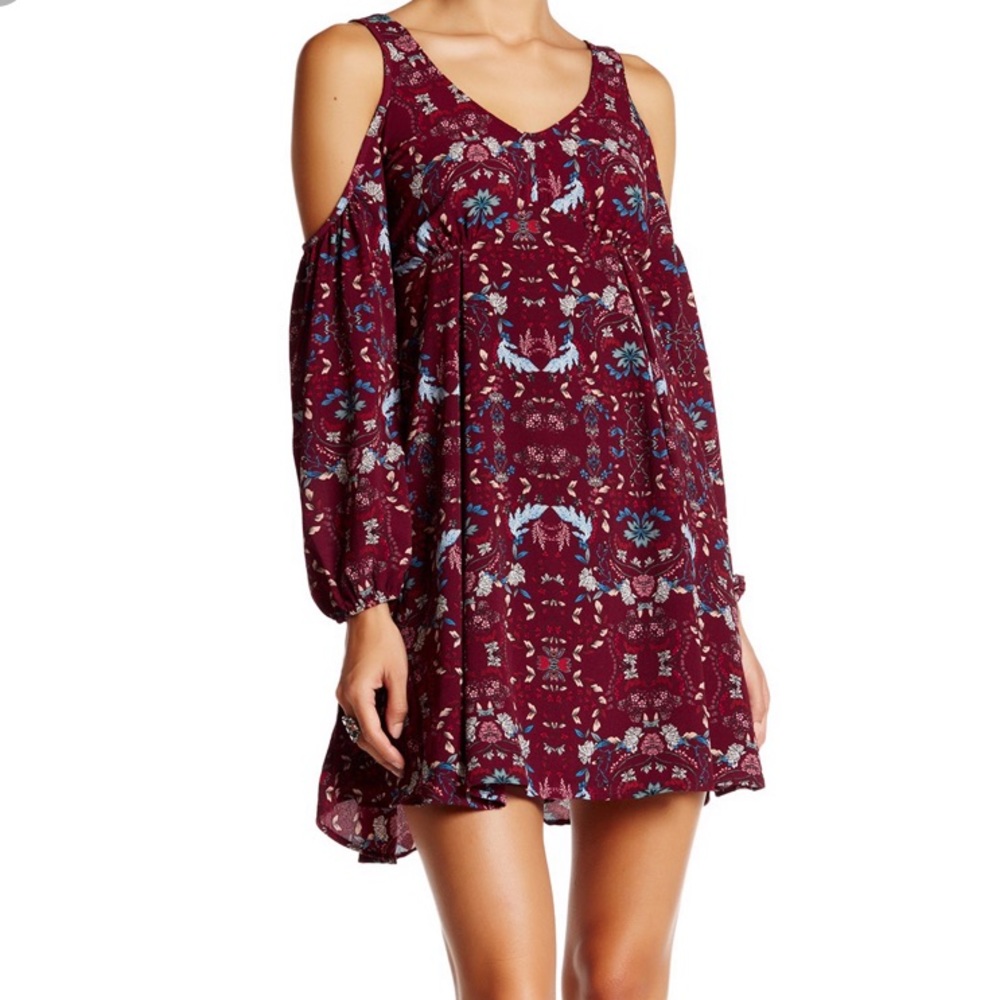 Romeo + Juliet Couture Wine Cold Shoulder Dress L